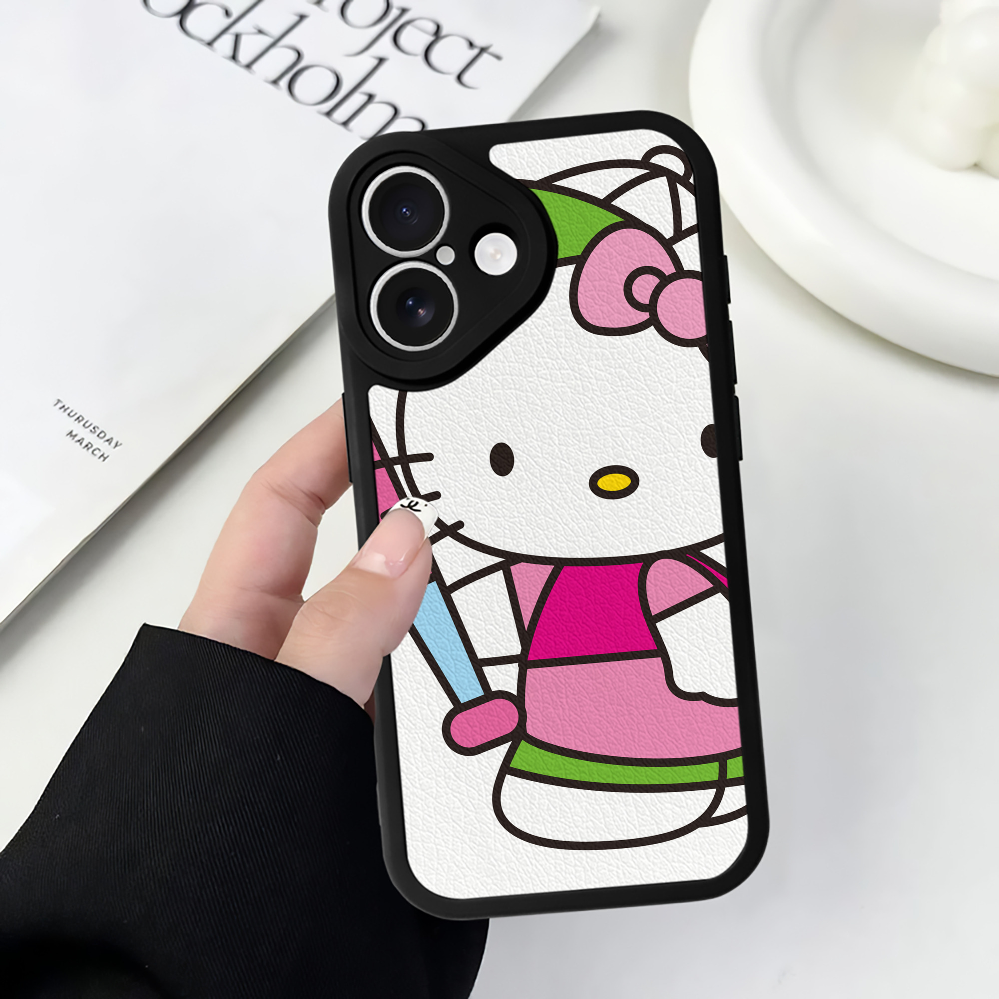 （画像用） Hello Kitty ハローキティ 【iPhone 16シリーズ対応】シリコンスマホケース（レザー調） 材質：シリコン
